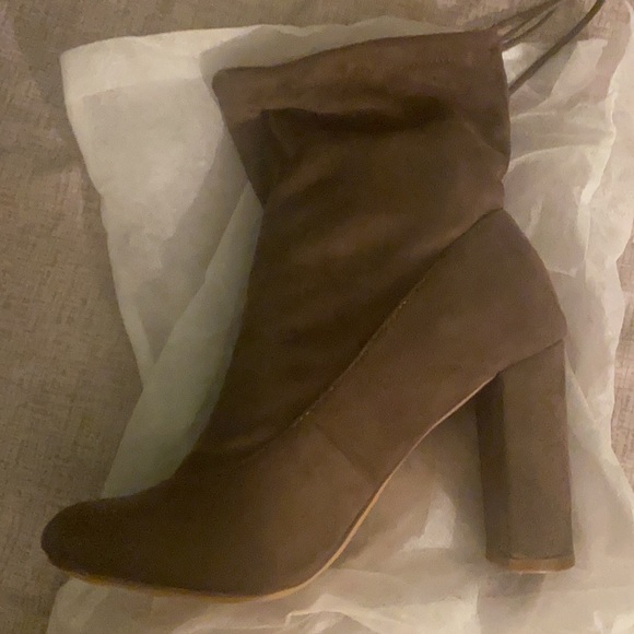 Boots - Picture 2 of 7